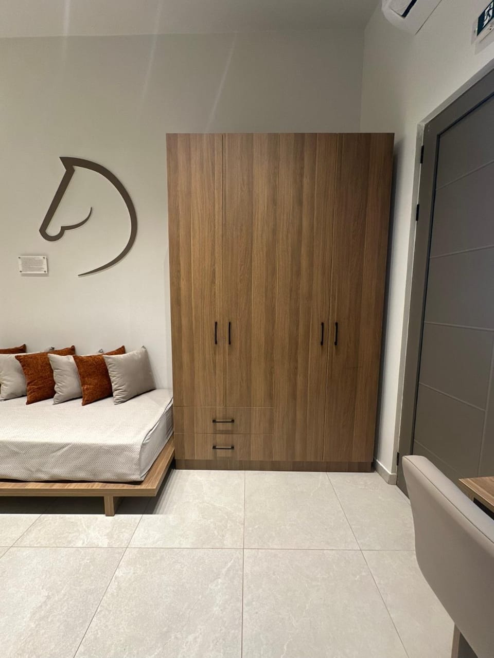 Bed, Photo of the whole room, wardrobe