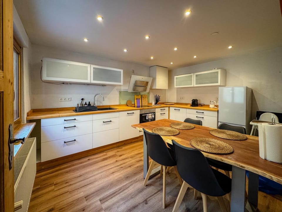 Kitchen or kitchenette, Dining area, Breakfast, stove, stove, kitchen, kitchen