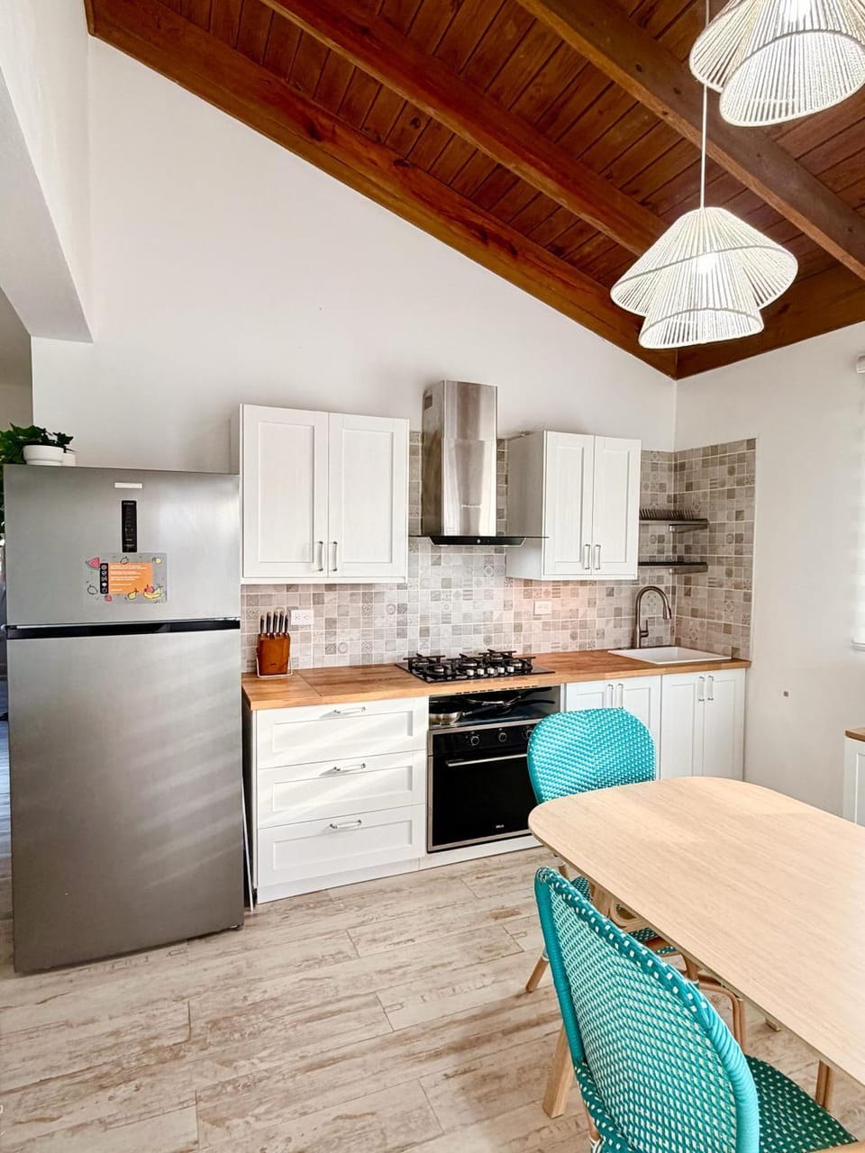 Vittoria House Tropical Apartment in Los Melones