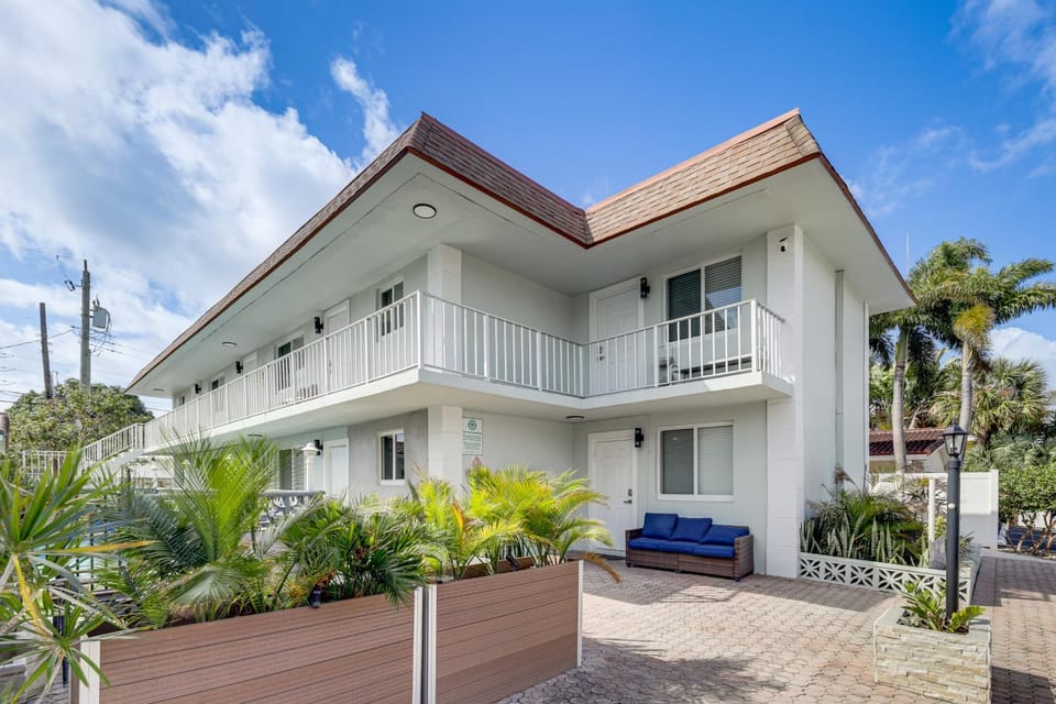Pool Access, 1 Mi to Pier! Pompano Beach Condo House in Pompano Beach