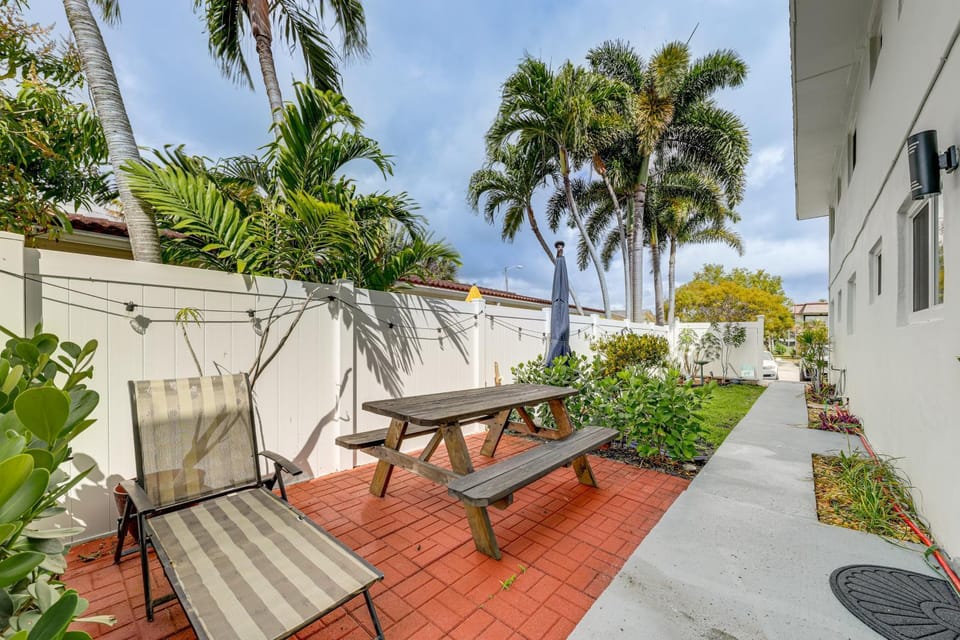 Pool Access, 1 Mi to Pier! Pompano Beach Condo House in Pompano Beach
