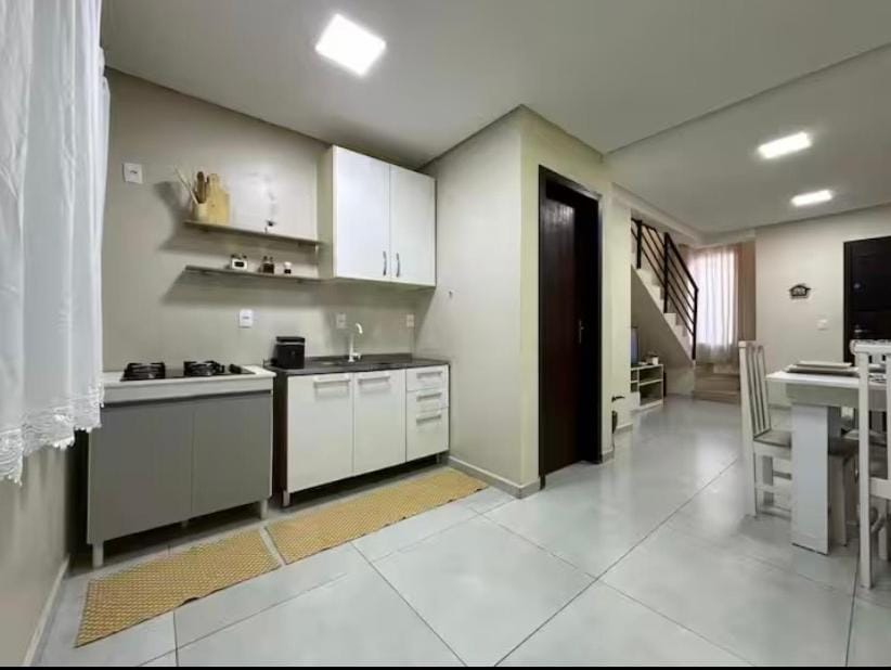 Casa moderna com garagem perto do aeroporto House in Joinville