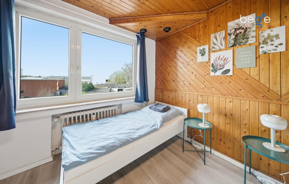 Bed, Photo of the whole room, Bedroom, heating, internet