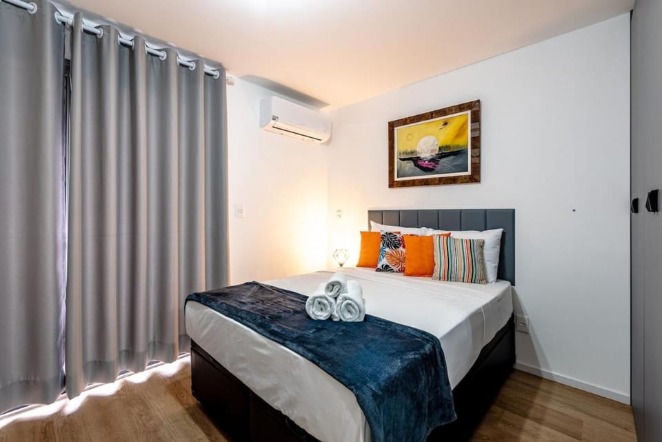 Bed, Bedroom, towels, air conditioner
