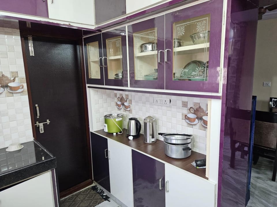 Kitchen or kitchenette, kitchen