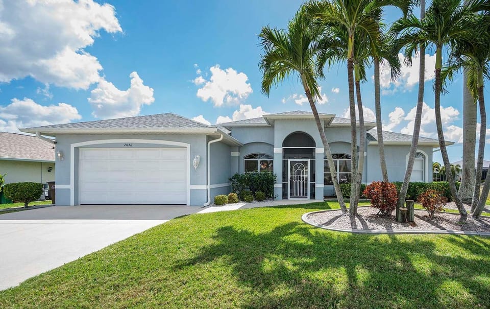 A Shore Thing - Direct Gulf Access Southern Facing Villa Villa in Cape Coral