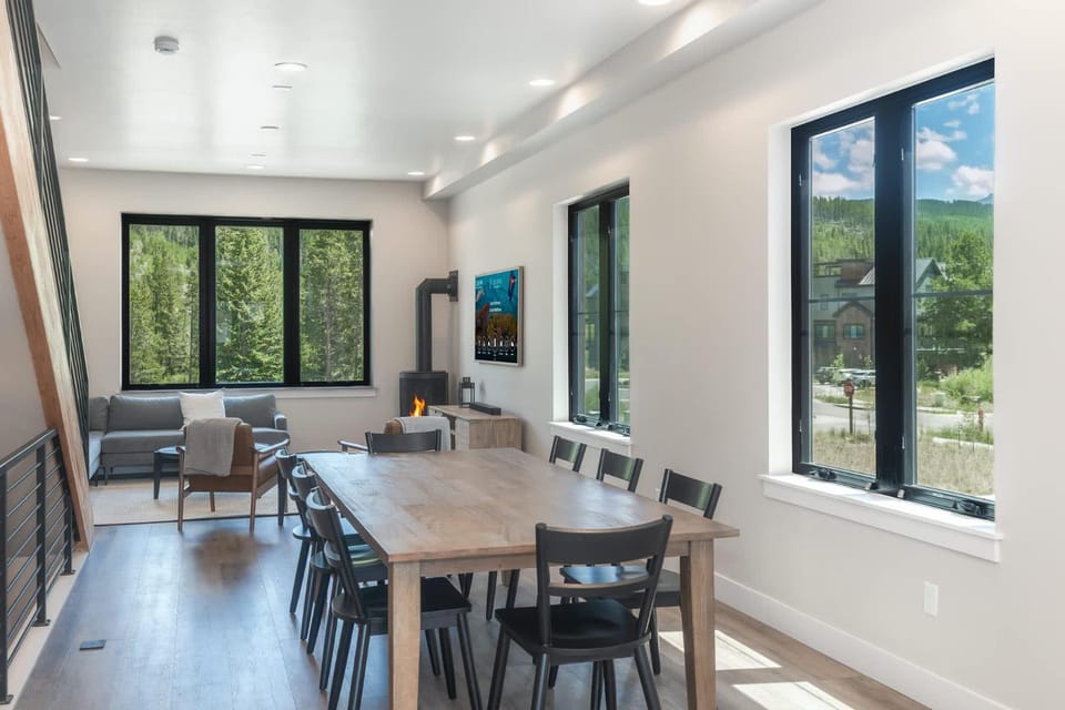 Peaks & Pines Villa House in Fraser