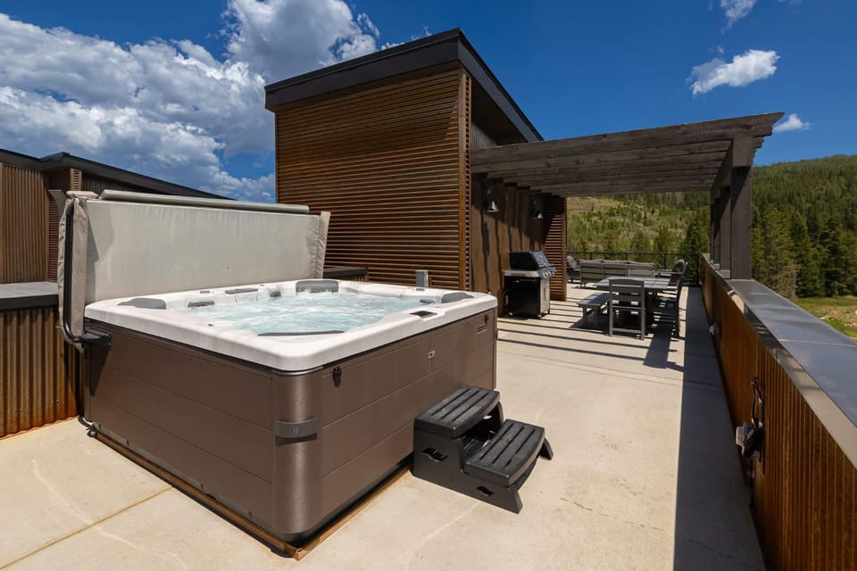 Peaks & Pines Villa House in Fraser