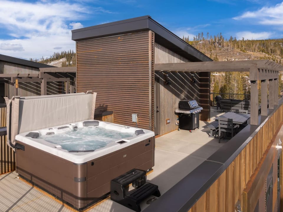 Peaks & Pines Villa House in Fraser