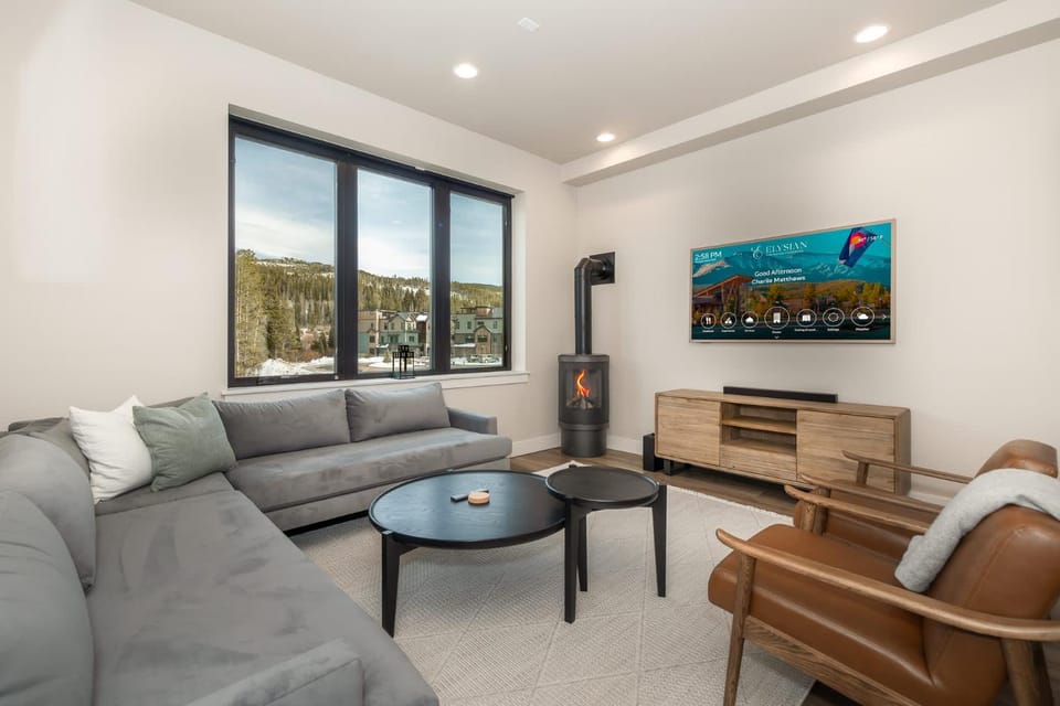 Peaks & Pines Villa House in Fraser