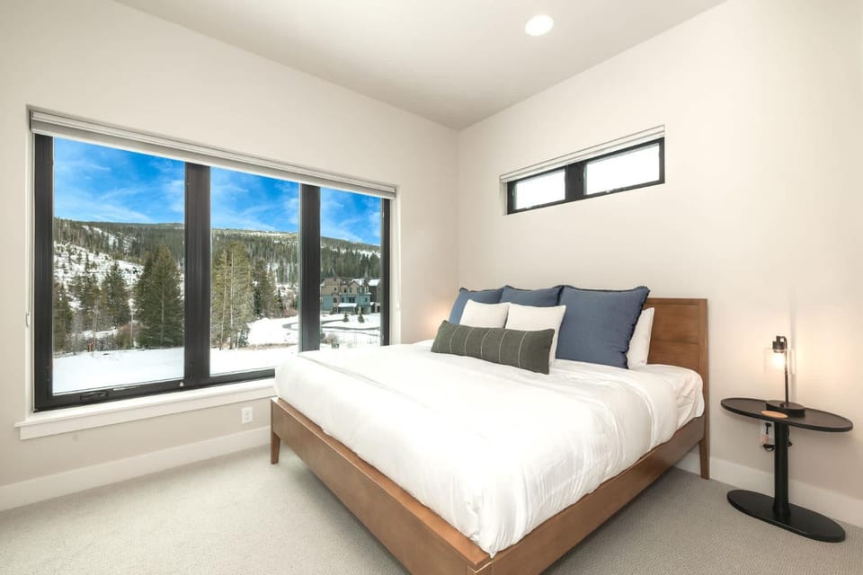 Peaks & Pines Villa House in Fraser