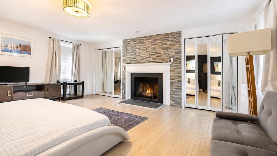 Bed, Bedroom, fireplace