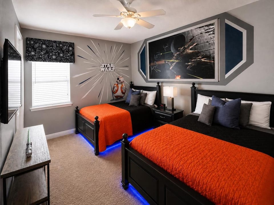 Luxury Encore 15min to Disney Star Wars & Pool House in Four Corners