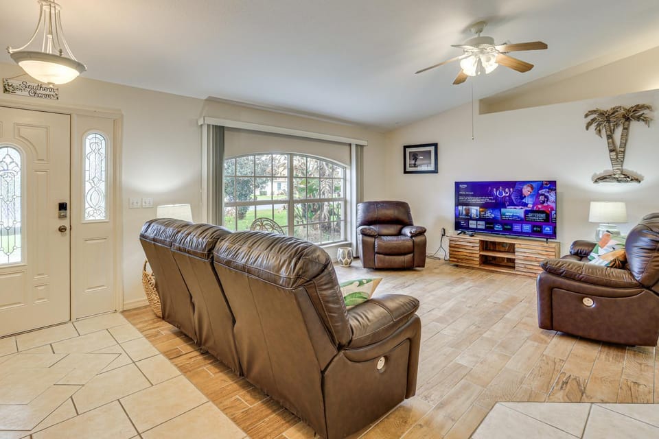 ‘Southern Comfort’ in Sebring! Family Home w/ Yard House in Sebring