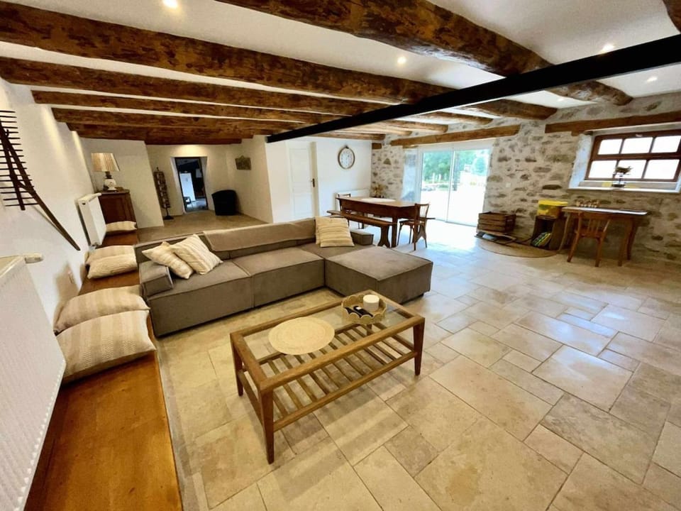 Le Margeride- corps de ferme - 3500m2 de terrain House in Auvergne-Rhône-Alpes