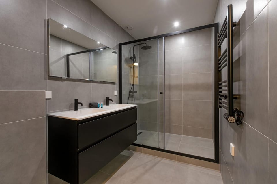 Spacious Blijdorp Home with3 Double Beds Apartment in Rotterdam