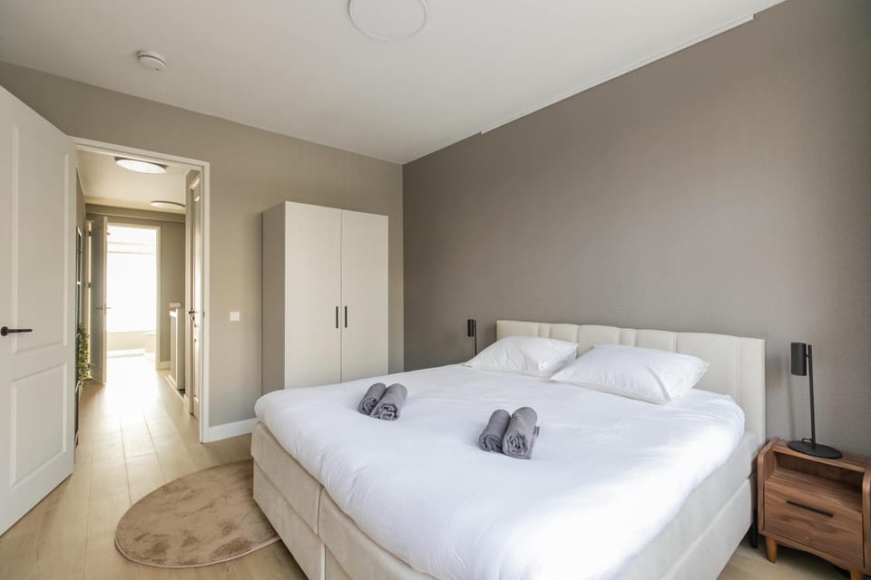 Spacious Blijdorp Home with3 Double Beds Apartment in Rotterdam