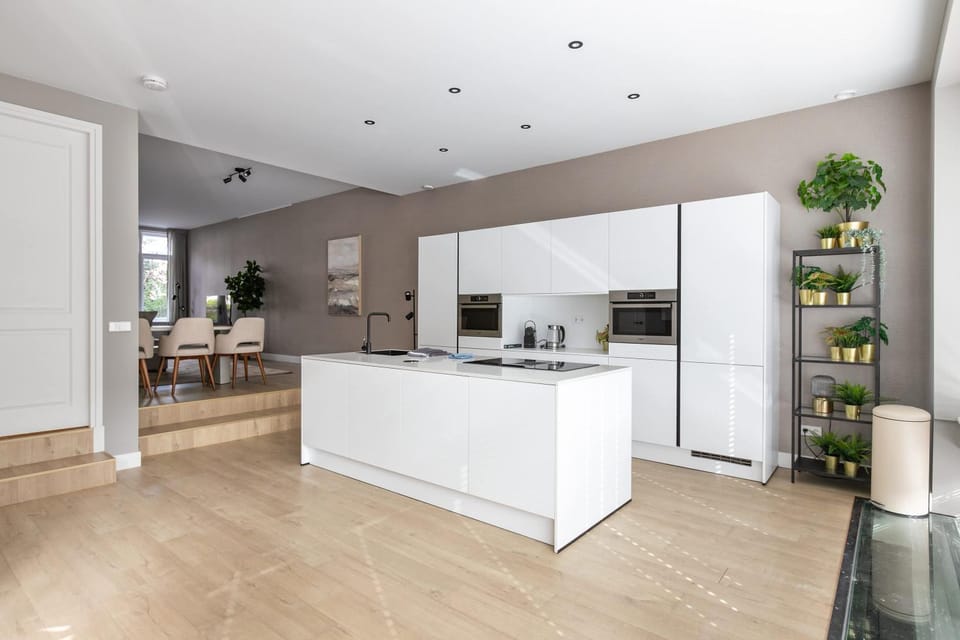 Spacious Blijdorp Home with3 Double Beds Apartment in Rotterdam