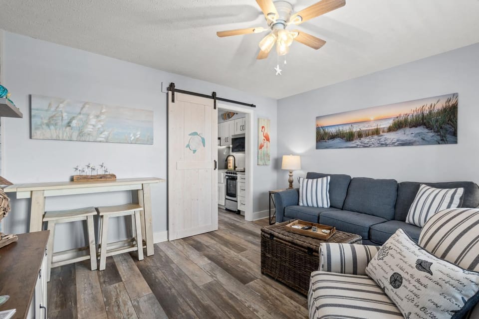 Beach Dreams 1 Bedroom located in Garden City Apartment in Garden City