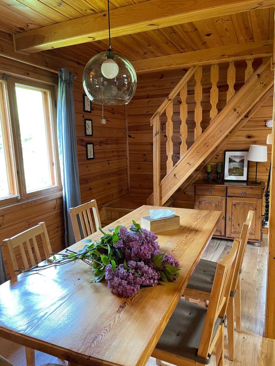 Day, Dining area