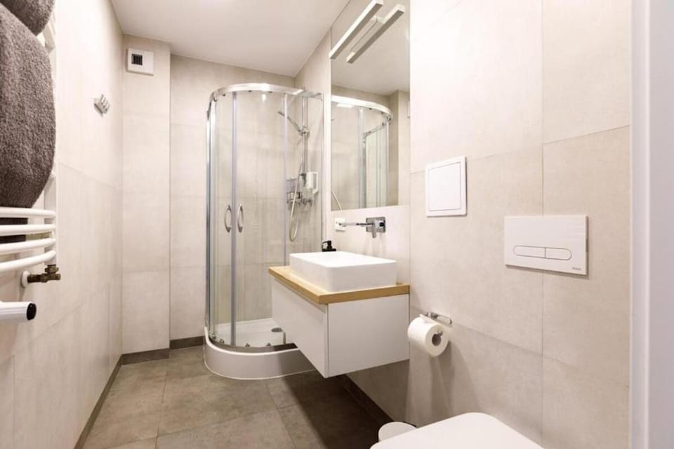 Toilet, Bathroom, towels