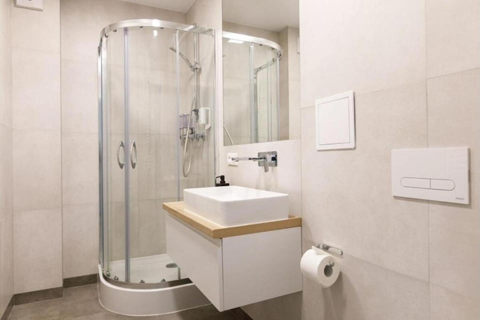 Bathroom, towels