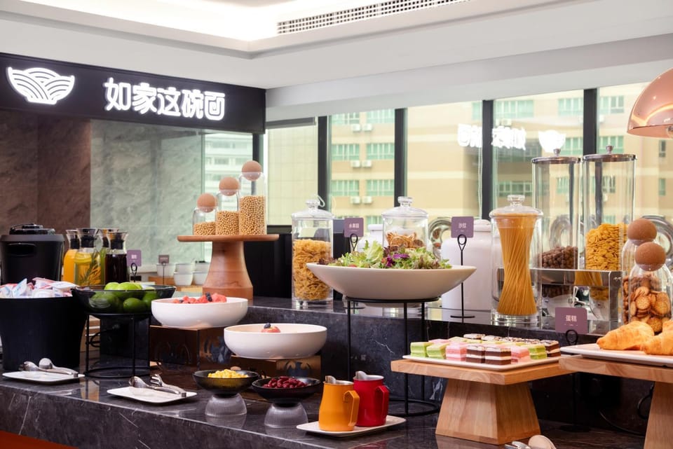 Restaurant/places to eat, Buffet breakfast