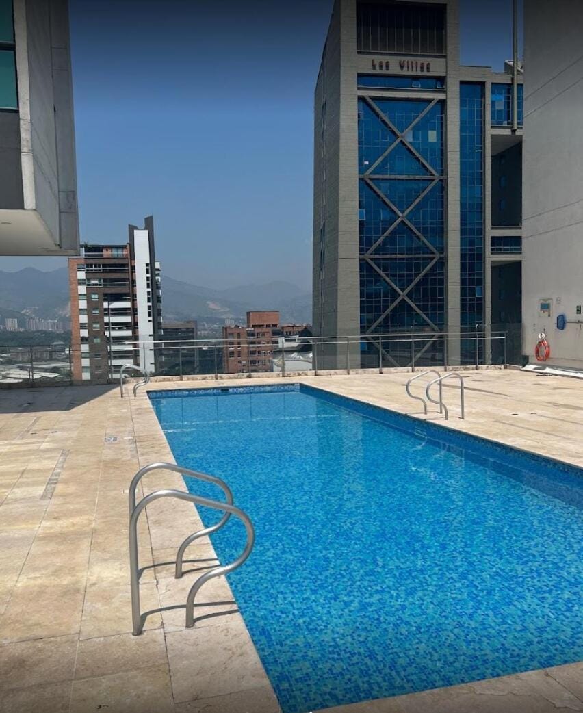 Apto moderno en el poblado con jacuzzi Apartment in Medellin
