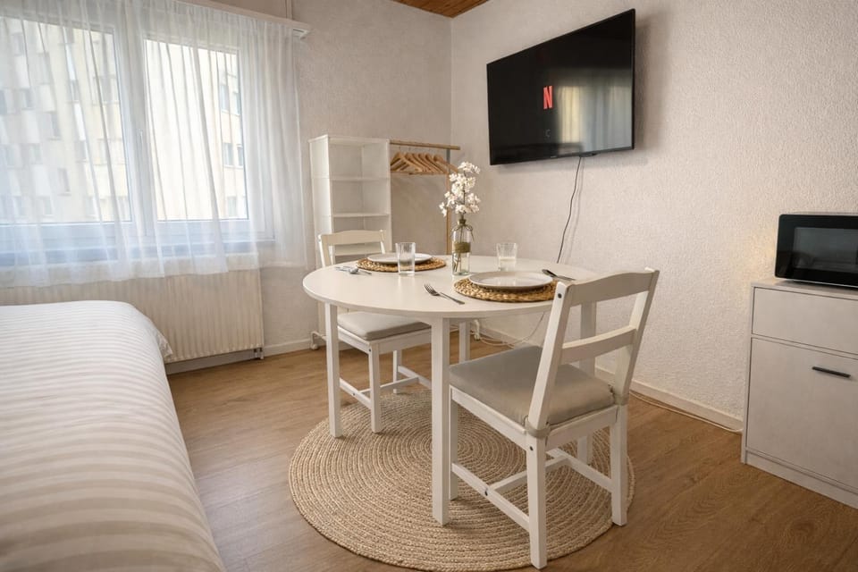 TV and multimedia, Photo of the whole room, Dining area, wardrobe