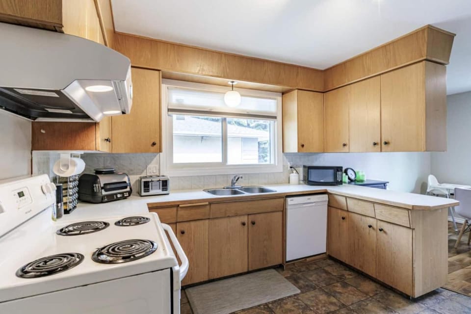 Pat Heights Bungalow House in Edmonton