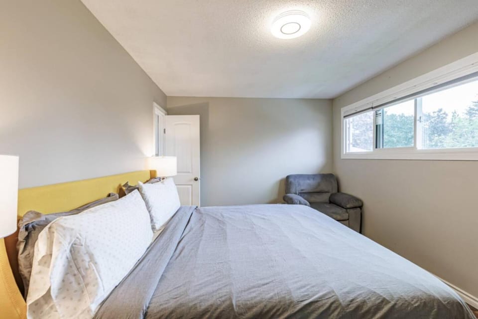 Pat Heights Bungalow House in Edmonton
