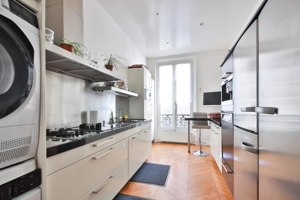 TV and multimedia, Kitchen or kitchenette, Dining area, dishwasher, minibar, oven, stove, washing machine, dryer