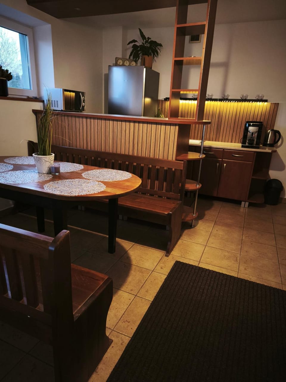 Kitchen or kitchenette, Dining area