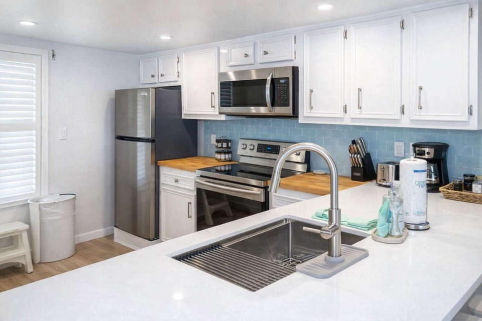 Kitchen or kitchenette, kitchen