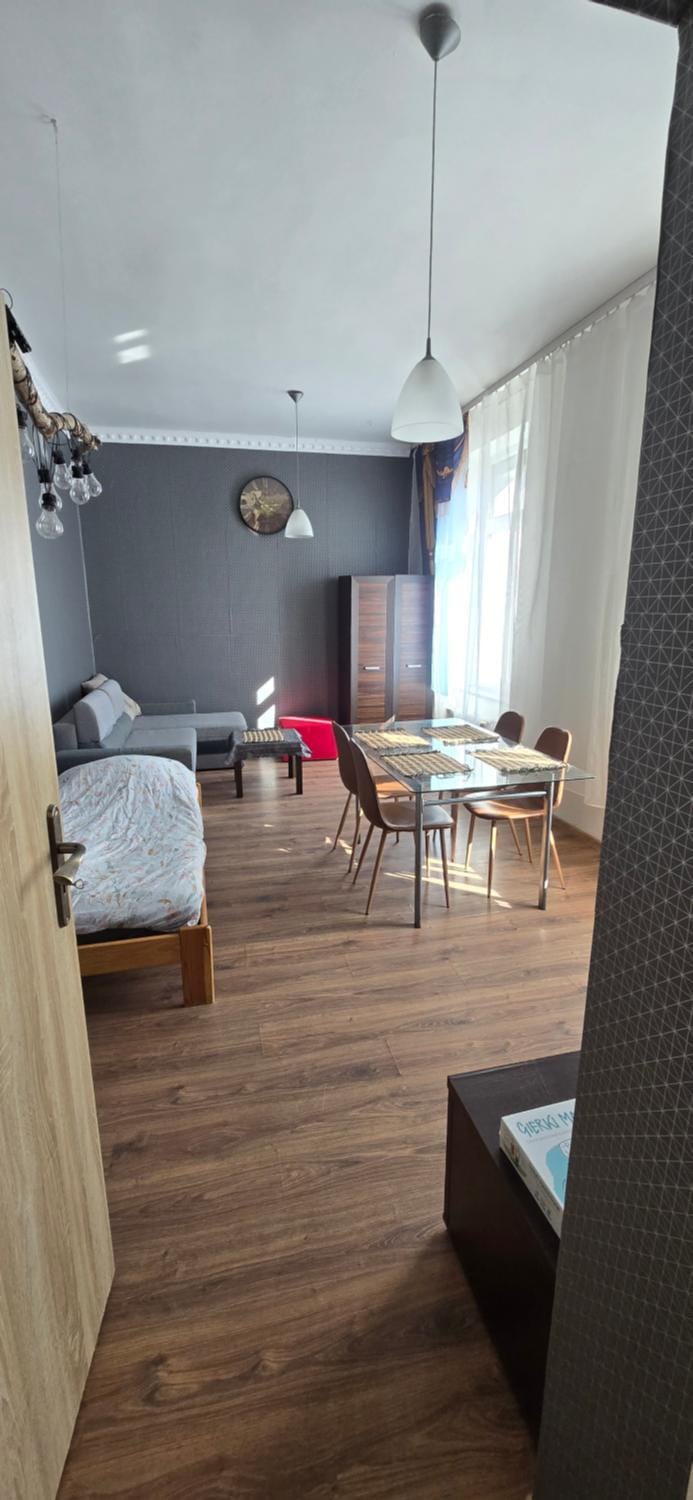 Apartament w Centrum Ząbkowic Śląskich z Dwoma Sypialniami Apartment in Lower Silesian Voivodeship