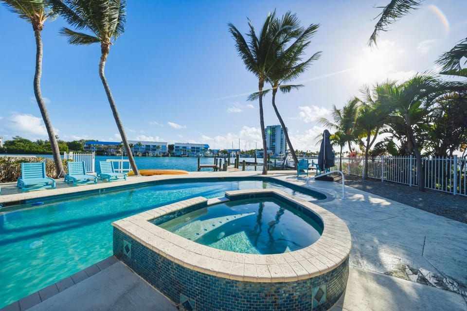 Casa de Rosa- Key Colony Beach Waterfront Pool Deluxe Home House in Key Colony Beach