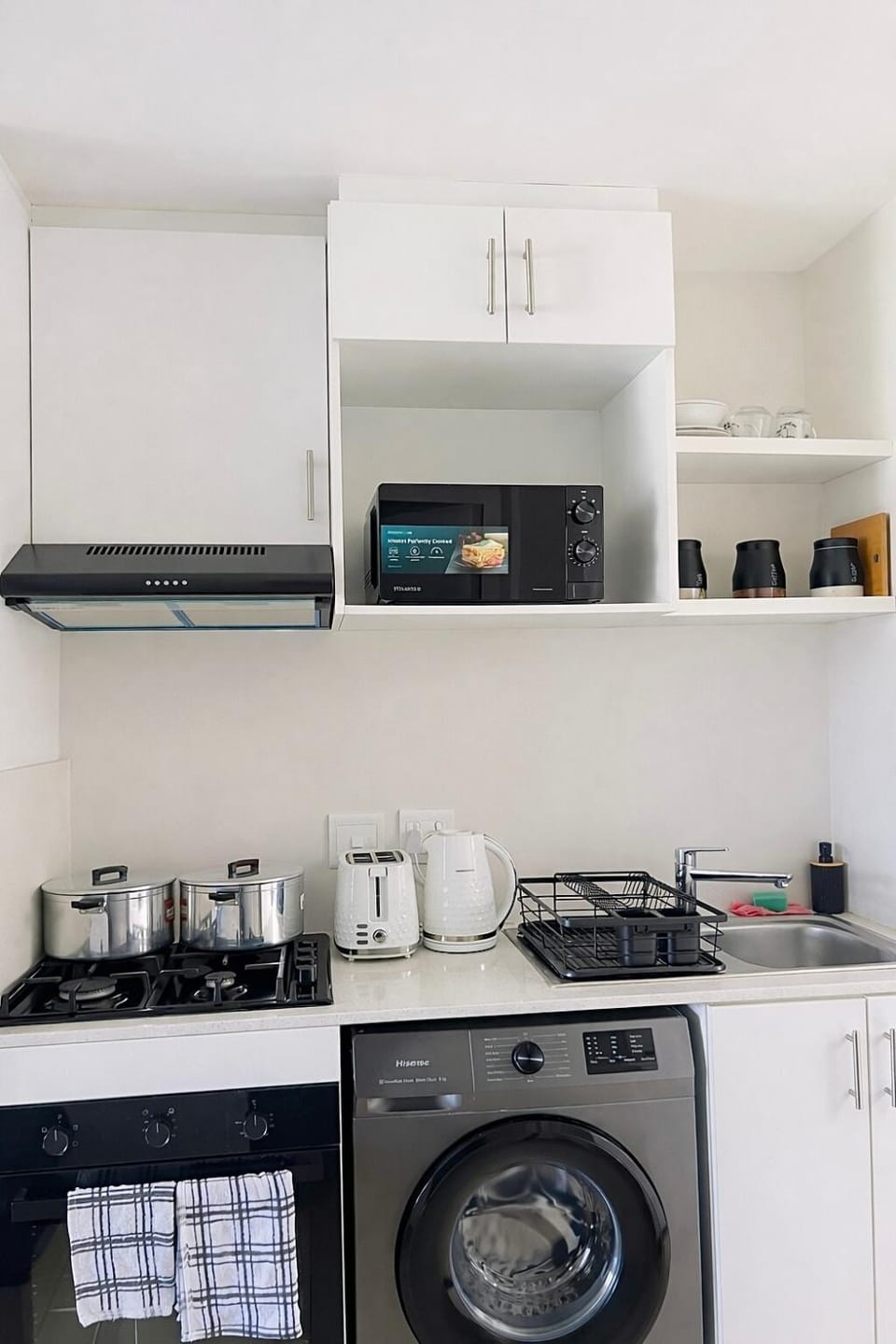 Modern Studio 5 min walk to Gateway -Umhlanga Apartment in Umhlanga