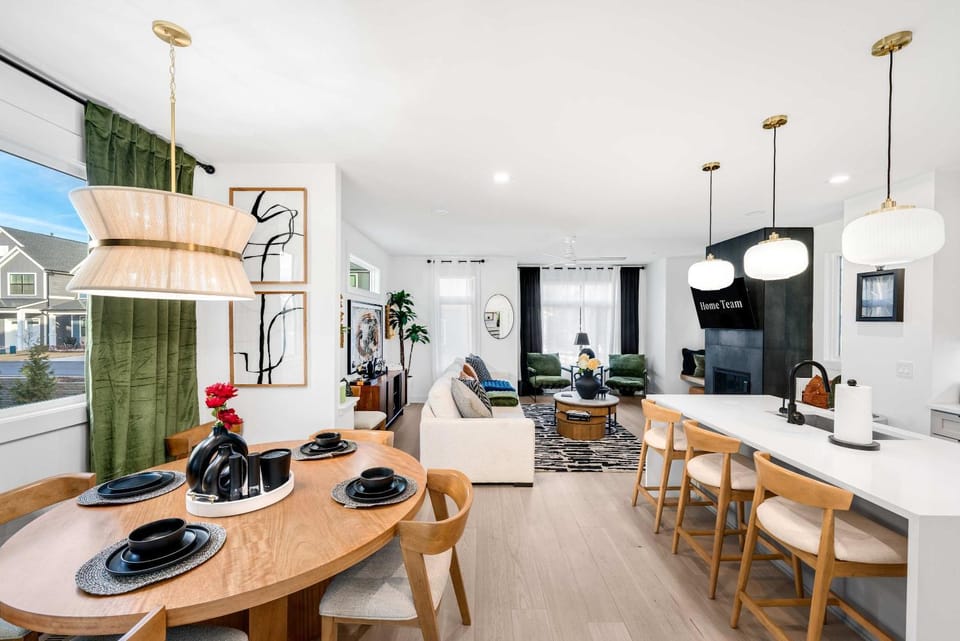 Sleeps 8 - Rooftop Deck - Prime Location House in Raleigh