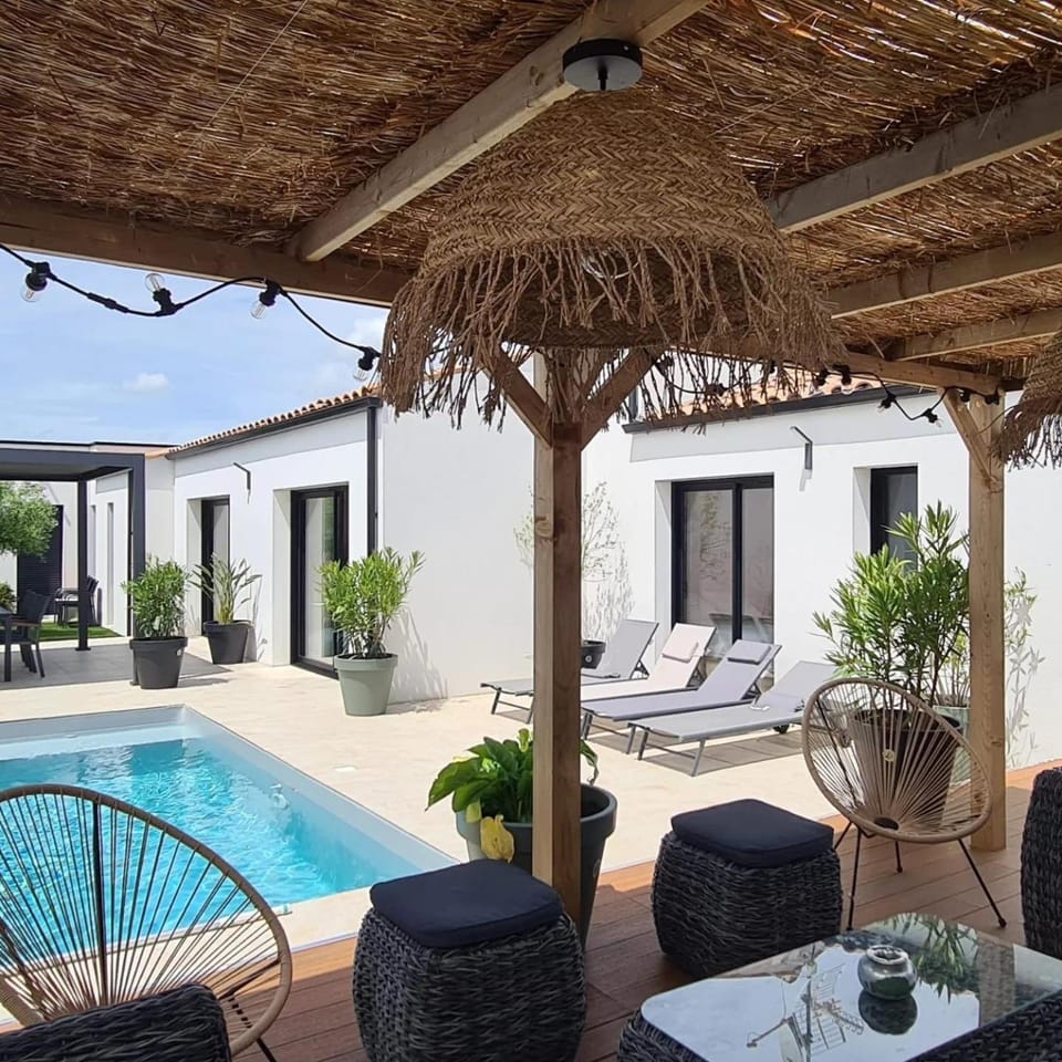 Garden, View (from property/room), Balcony/Terrace, Dining area, Garden view, Pool view, Swimming pool, sunbed