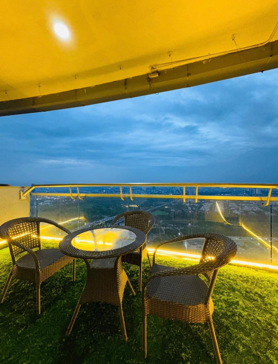 Cozy Stay At Supernova Noida Apartment in Noida