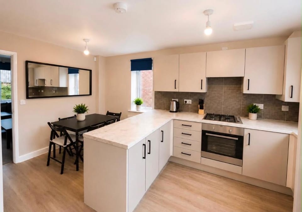 Cozy Morden Hilltop Guest house Apartment in Nottingham