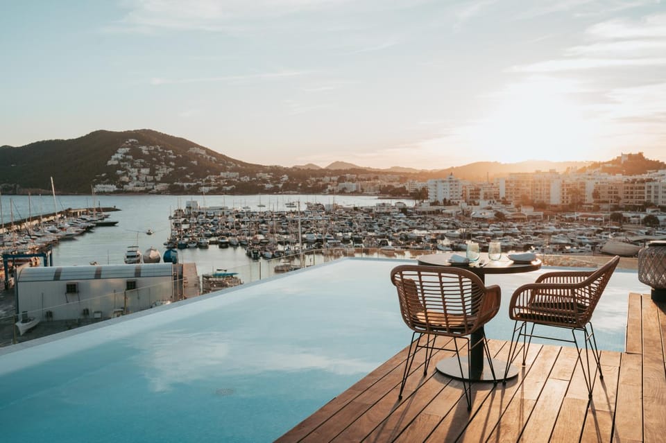 Restaurant/places to eat, Mountain view, Sea view, Sunset