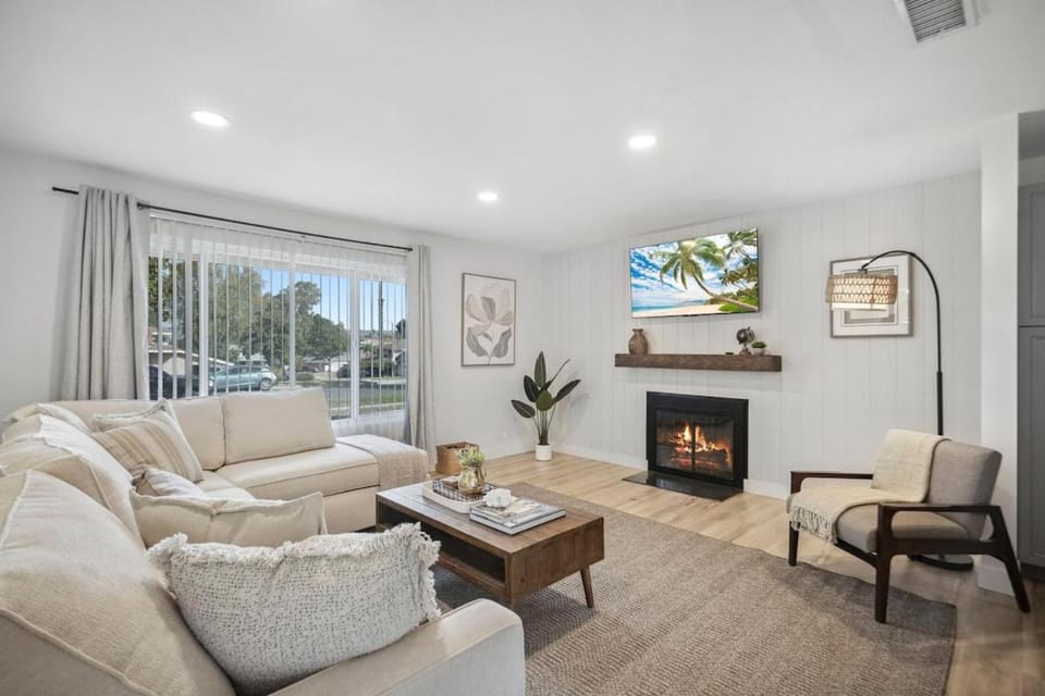 Pool, Hot Tub, Mini Golf, BBQ, Games, Fire Pit, Arcades House in Riverside