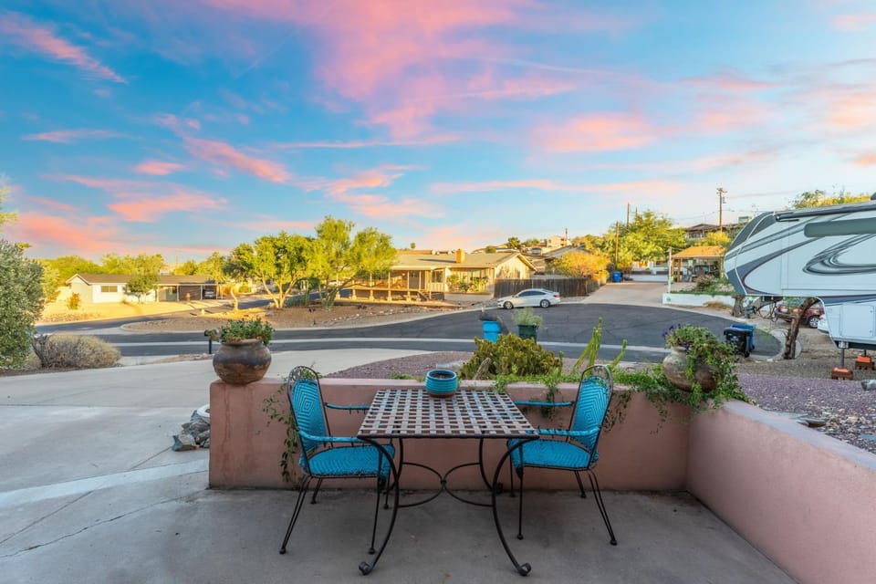 East Phoenix base near Zoo and Desert Garden patio House in Phoenix