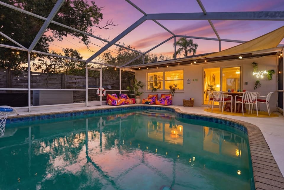 Poolside Retreat Sleeps 8 Putt Putt Hot Tub House in Bradenton