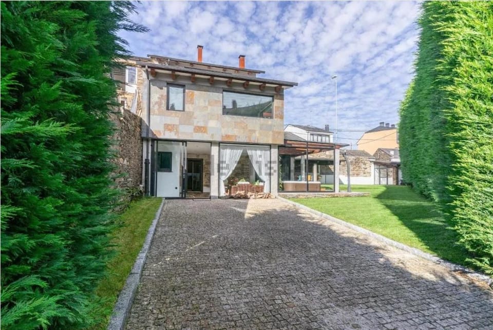 Sashas House House in Lugo