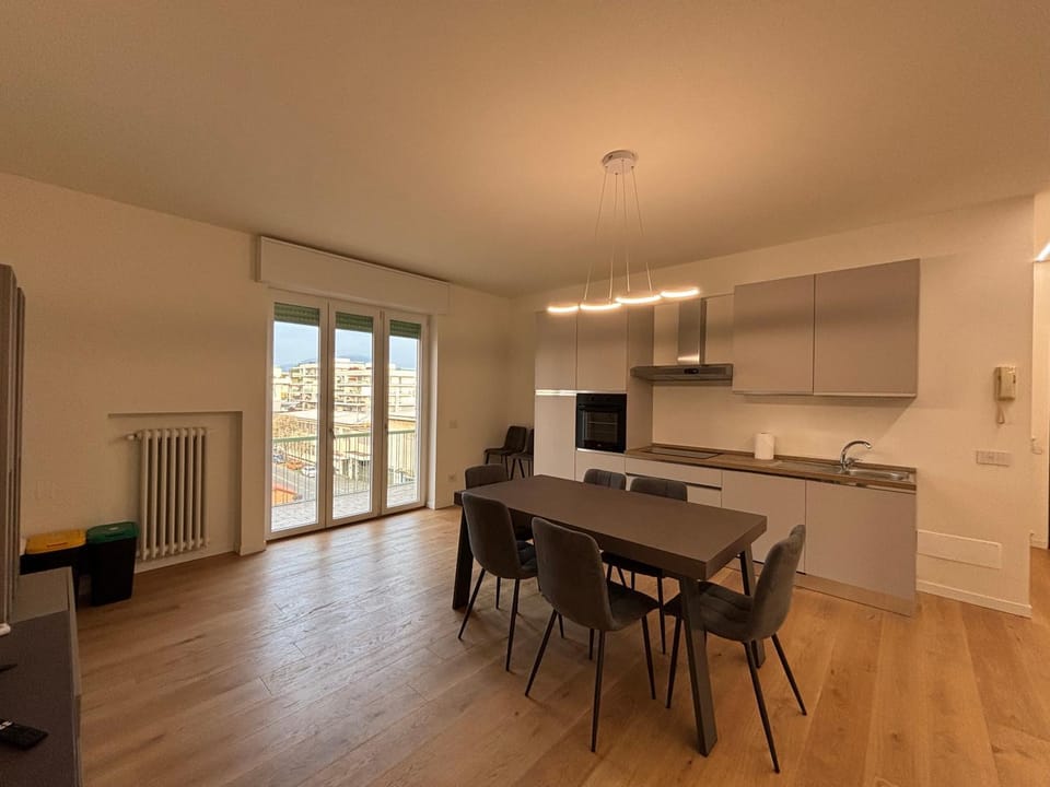 Property building, Kitchen or kitchenette, Dining area, internet, minibar, stove