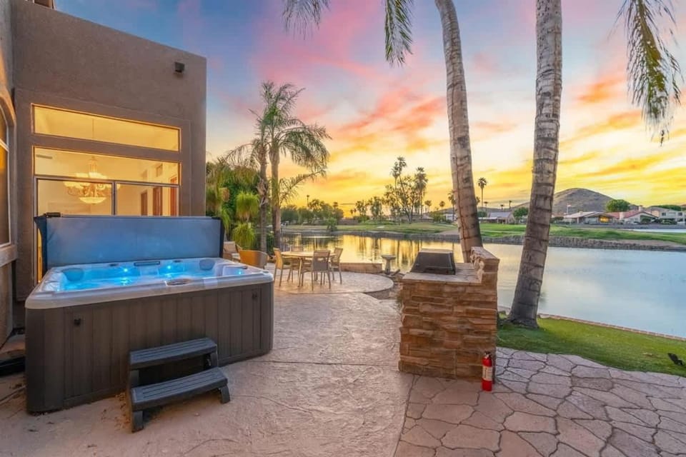 Lakeside home with private patio Grill Golf view House in Glendale