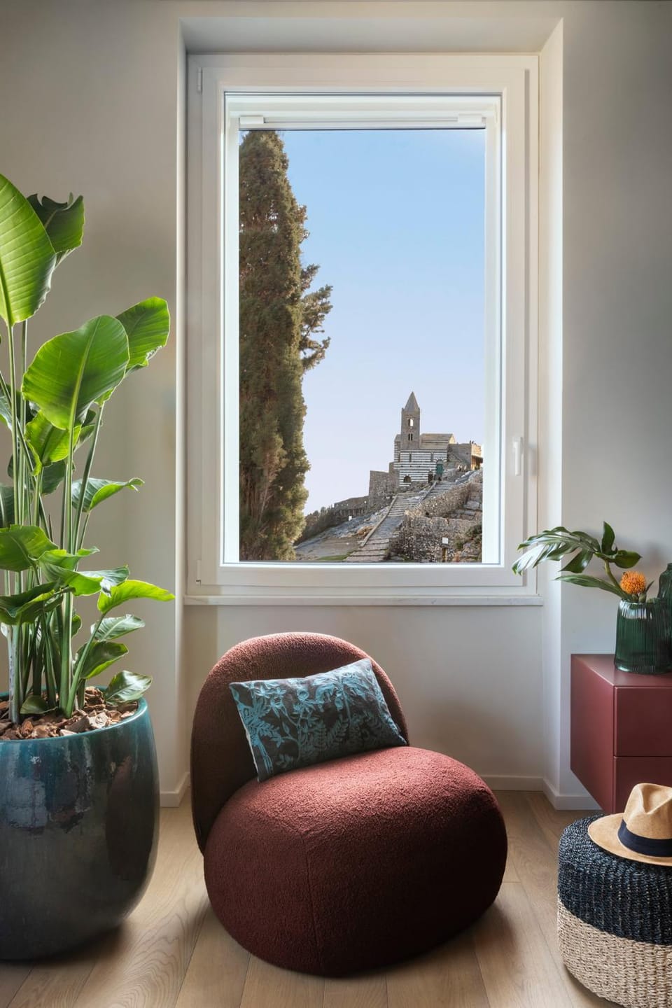 Living room, Seating area, Landmark view