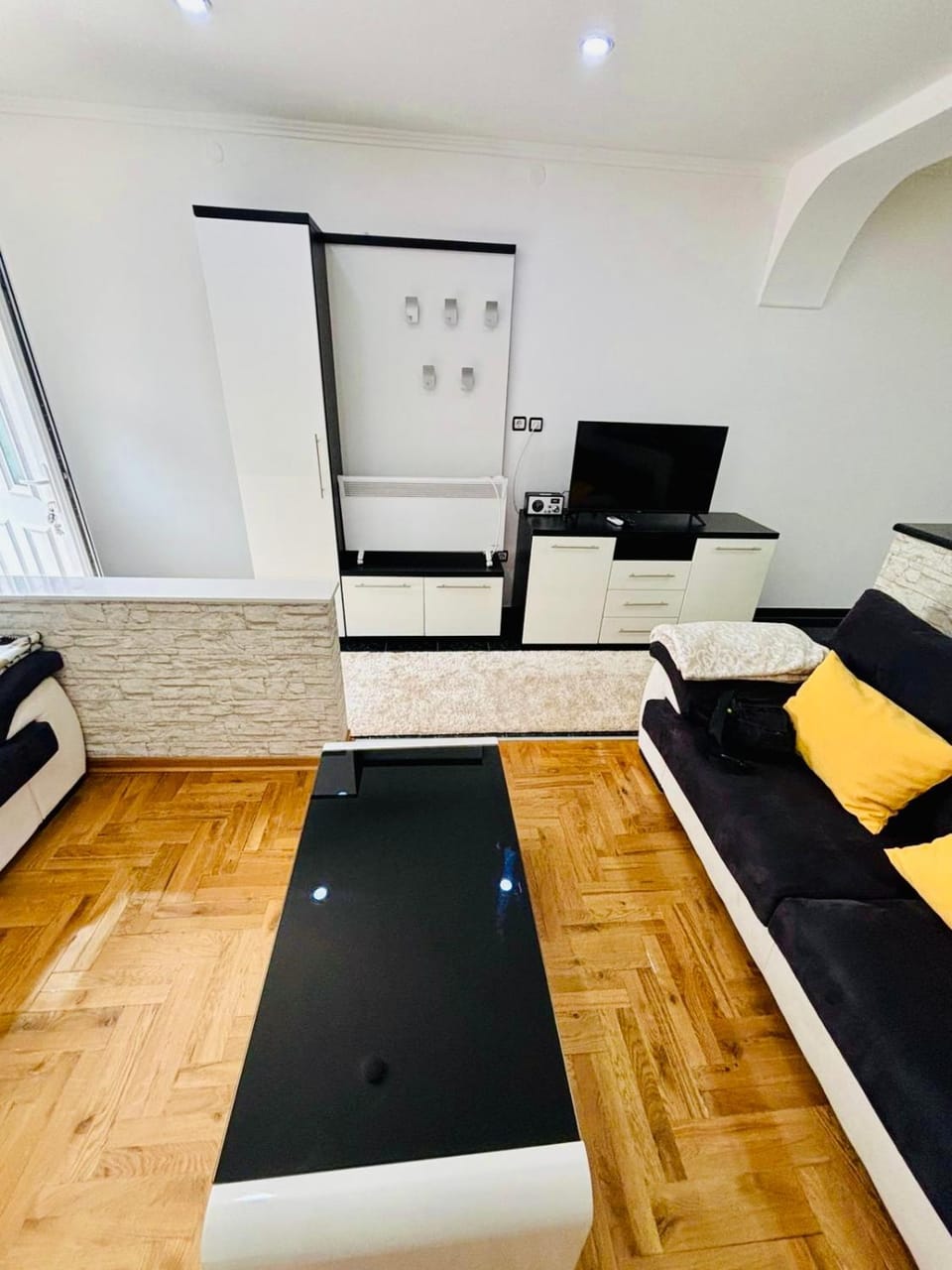 Communal lounge/ TV room, Bed, TV and multimedia, Living room, Seating area, Evening entertainment